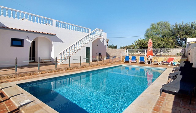 'Andar de Moradia' Apartment with Sea View, Balcony, Shared Pool, and Wi-Fi in Vila Nova de Cacela