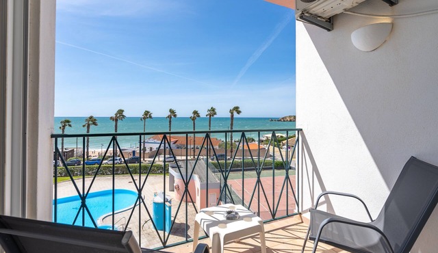 Apartment 'Algarve Nook' with Sea View, Wi-Fi and Air Conditioning