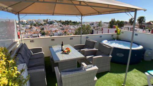 Apartment Beta - 2 Bedrooms, Private Rooftop Patio with Hot Tub, BBQ and View in Ferragudo