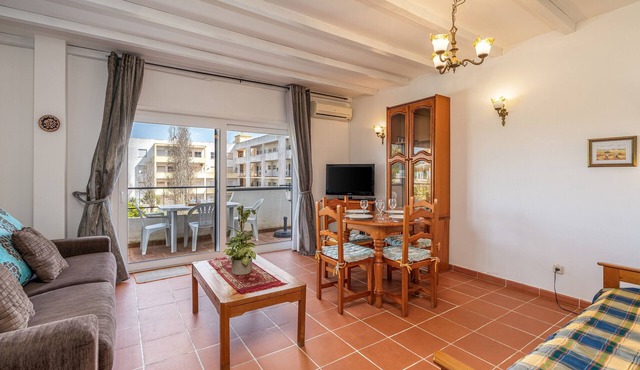 Apartment 'Casa Doce' with Shared Pool, Wi-Fi and Air Conditioning