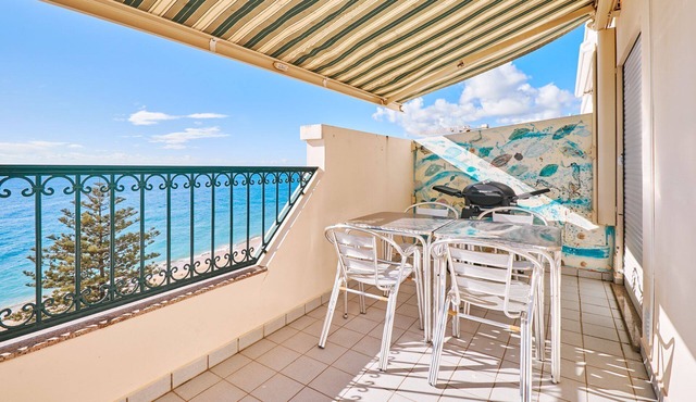 Apartment in Meerlust with a fantastic ocean view, a large balcony, and a garage in Armacao de Pera