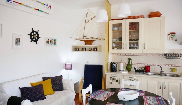 Apartment in Villa, very nice terrace, 300m from the beach