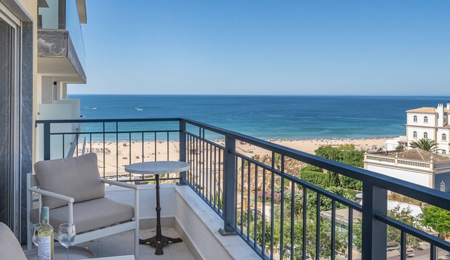 Apartment 'Prime Located Penthouse With Seaview' , Wi-Fi and Air Conditioning Praia da Rocha