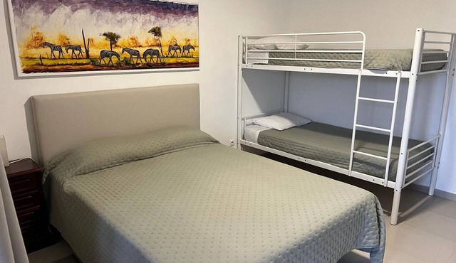 Apartment 'Quarto 4' with Wi-Fi and Air Conditioning in Corte do Pinto
