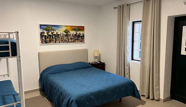 Apartment 'Quarto 5' with Wi-Fi and Air Conditioning in Corte do Pinto
