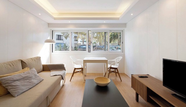 Apartment "Quiet under the Trees" with Wi-Fi in Estoril