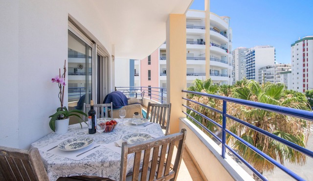Apartment 'Rei 3º S' with Balcony, Wi-Fi and Air Conditioning