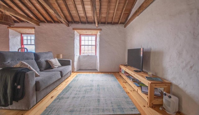 Apartment 'Ribeirinha 94' with Sea View and Wi-Fi in Ribeirinha