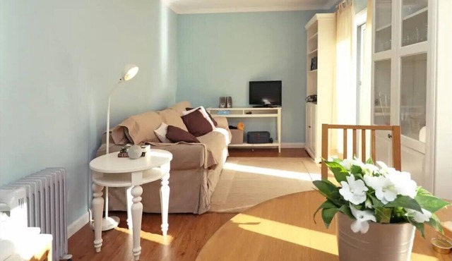 Apartment with magnificent 65 m2 terrace and swimming pool 5 minutes from the beach