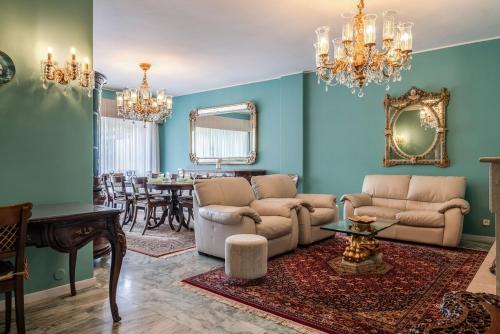 Aposentus - Vintage Retreat in Sá Carneiro Plaza in Porto