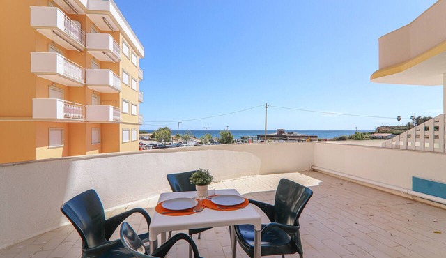 Apt. Torre Sol 107 – Beachfront, A/C, Pool, Stunning Sea Views in Armação de Pêra