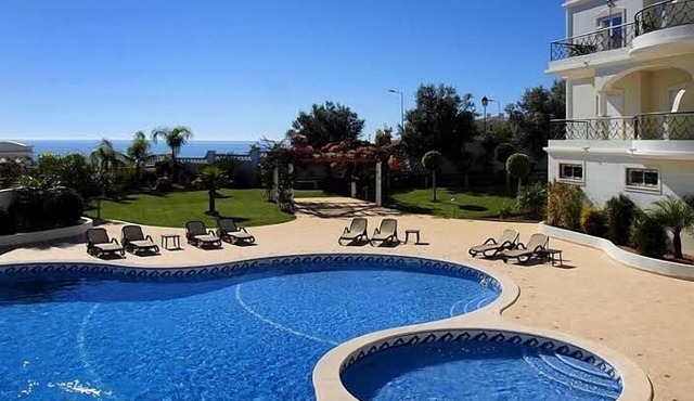 Award Winning Luxury Apartment with Sea view, shared Pool and Gardens, Sleeps 6