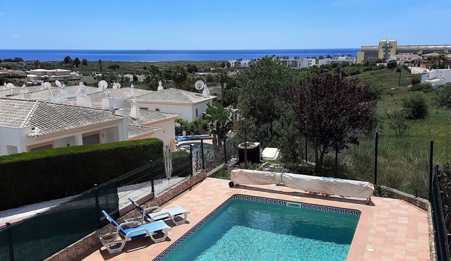 Beautiful 3 Bedroom linked villa with private pool and seaviews!