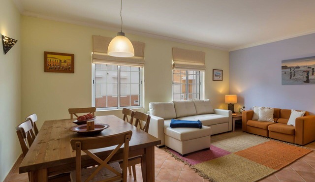 Beautiful villa for 6 people with A/C, WIFI, private pool, TV and terrace in Pêra
