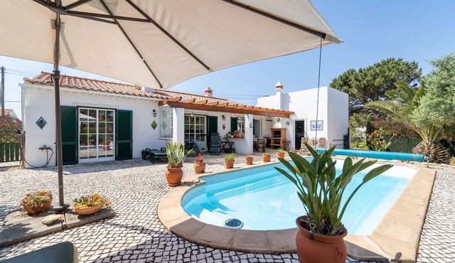 Bliss Villa - only 7min from the ocean! in Vale da Telha
