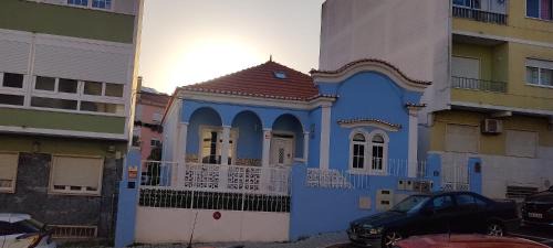 Blue House Amadora City in Mina