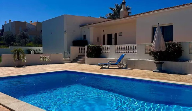 Blue Skies Villa 1&2 ,Spacious 10-bedroom bungalow in tranquil Portimao with AC