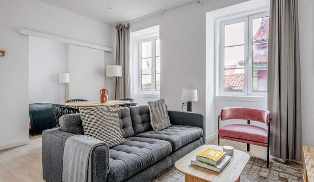 Blueground | Santo António, fully furnished in Lisbon