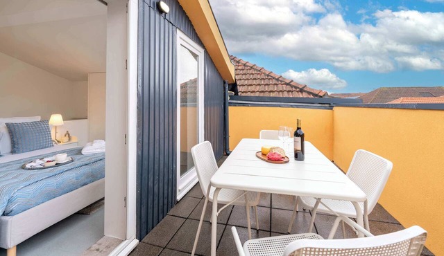 Bonfim Patio & Terrace Flats by HostWise in Porto