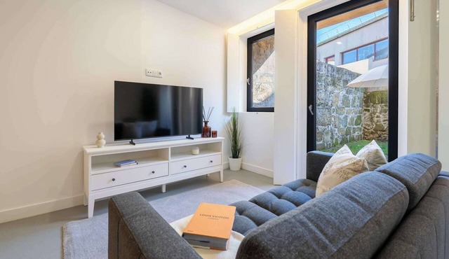 Bonfim Patio Twin Apartments by HostWise in Porto