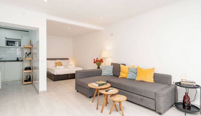 Bright and Quiet Studio in Bairro Alto in Lisboa