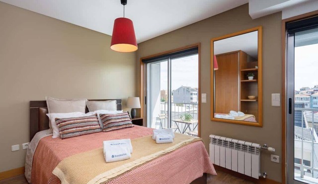 Bright Fresh Flat w/Garage | Marquês by HostWise