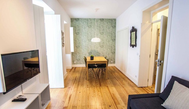 Bright traditional apartment with balcony - Flat 1
