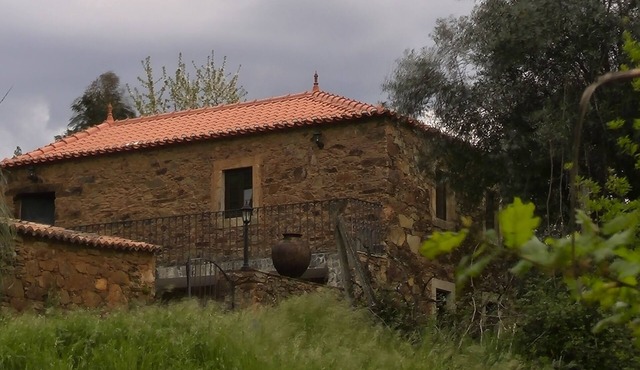 casa-ahs.pt A restored schist house on the Mega Fundeira river beach. in Alvares