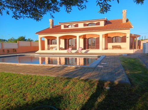 CASA COM ARTE - Hospitality & Rural Impact