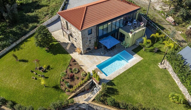 Casa da Fonte with Swimming Pool and Garden in Ponte de Lima