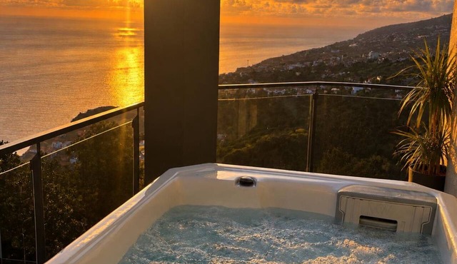 Casa das Abertas, Jacuzzi, Sea View & A/C in Arco da Calheta