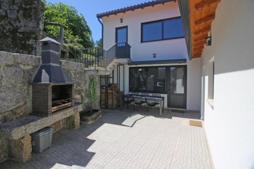 Casa do Mestre by Gerês Casas in Terras de Bouro