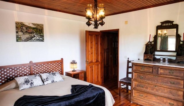 Casa do Olival - Double Room with King Size Bed and Balcony-Suite in Barreira Grande