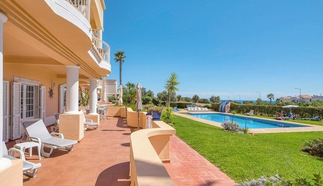 Casa Marinha 2 - Lovely 3-bedroom holiday home at Marinha beach