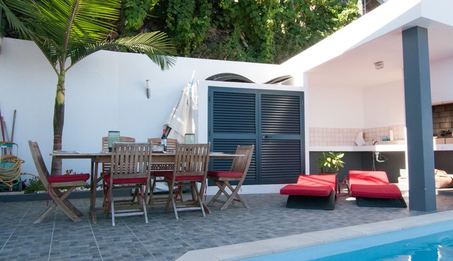 Casa Nici, Never ending summer house with ocean views with private pool in Calheta