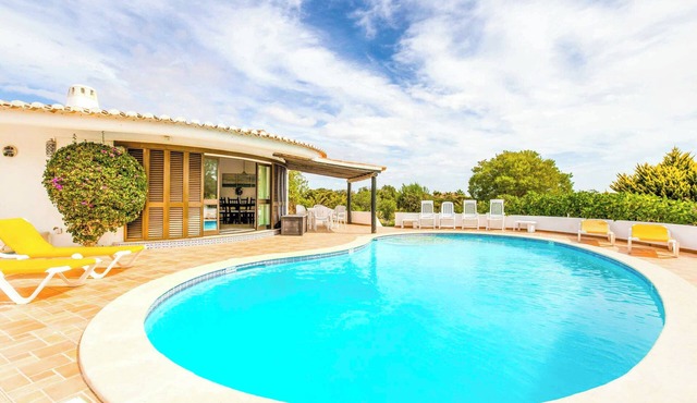 Casa Ryder - Three Bedroom Villa, Sleeps 6 in Lagoa