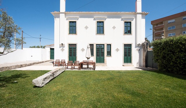 Casa Santo António Perto da Praia com Jardim Partilhado