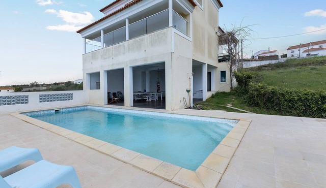 Casa Serra e Mar with pool, garden and Wi-Fi in Mafra