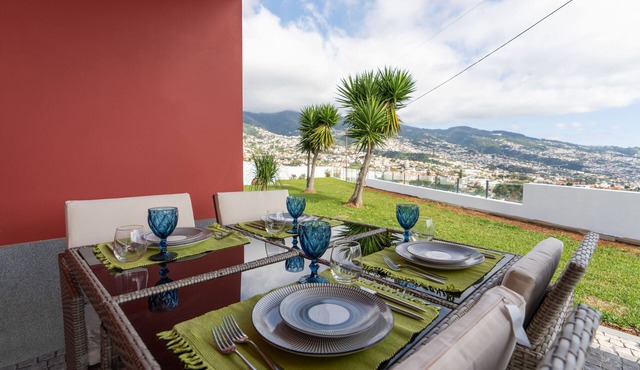 Casa Térrea T3 com Jardim e Vista Mar/Montanha – Ideal para Famílias ou Casais