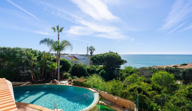 Casa Waldemar, luxury villa in Ferragudo with panoramic sea views in Ferragudo