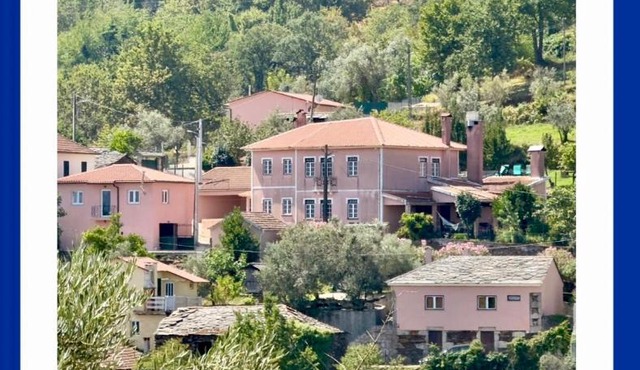 Casas Cor de Rosa in Sao Pedro do Sul