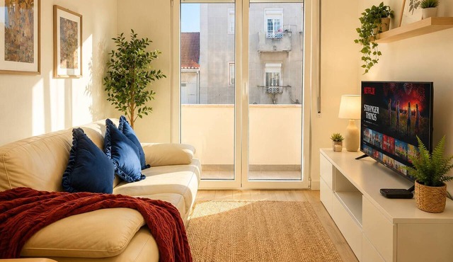 Charming 2-Bedroom Apartment in Almada, Near Lisbon