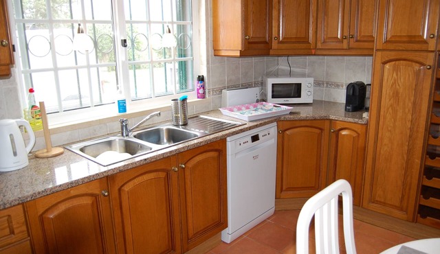 Charming 3-bedroom villa with WiFi and central heating in beautiful Santa Bárbar in Faro