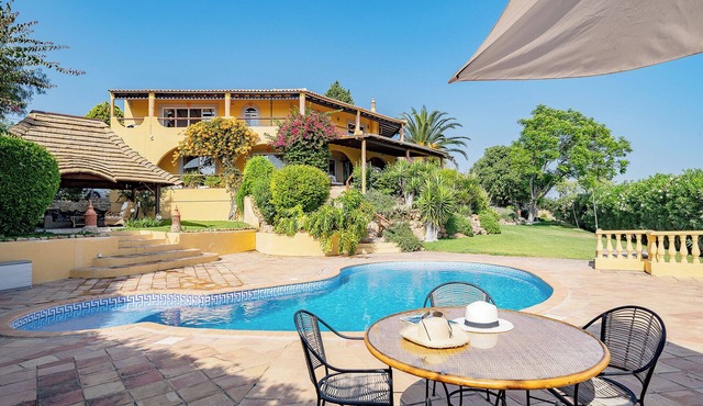 Charming home with panoramic sea views, close to Aquashow, Airport & beaches in Almancil