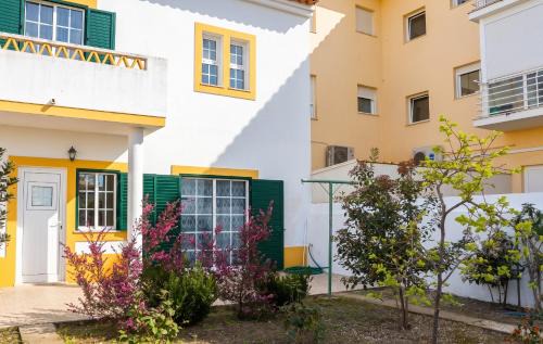 Charming house with fireplace in Grândola, 142 m², Internet included in Setubal
