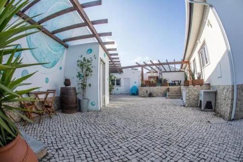Charming House with Shared Pool in Atalaia, 110 m² in Atalaia