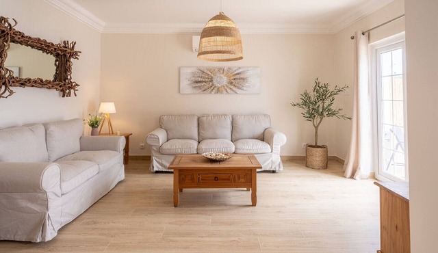 Charming renovated house 7 minutes walk from the beach and 2 minutes from a restaurant in manta rota