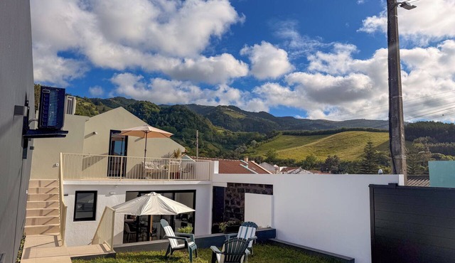 Charming T2 Apartment in Porto Formoso — Comfort, Privacy & Garden in Ribeira grande
