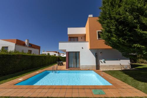 Charming Villa Óbidos by LovelyStay in Obidos