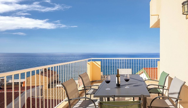 Charming Villa with Pool and 3 Suites in Paúl do Mar